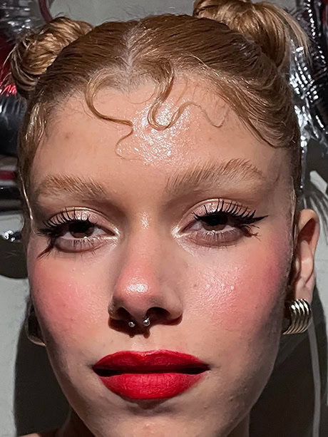 Cansu_Isık_Close-Up-460x613